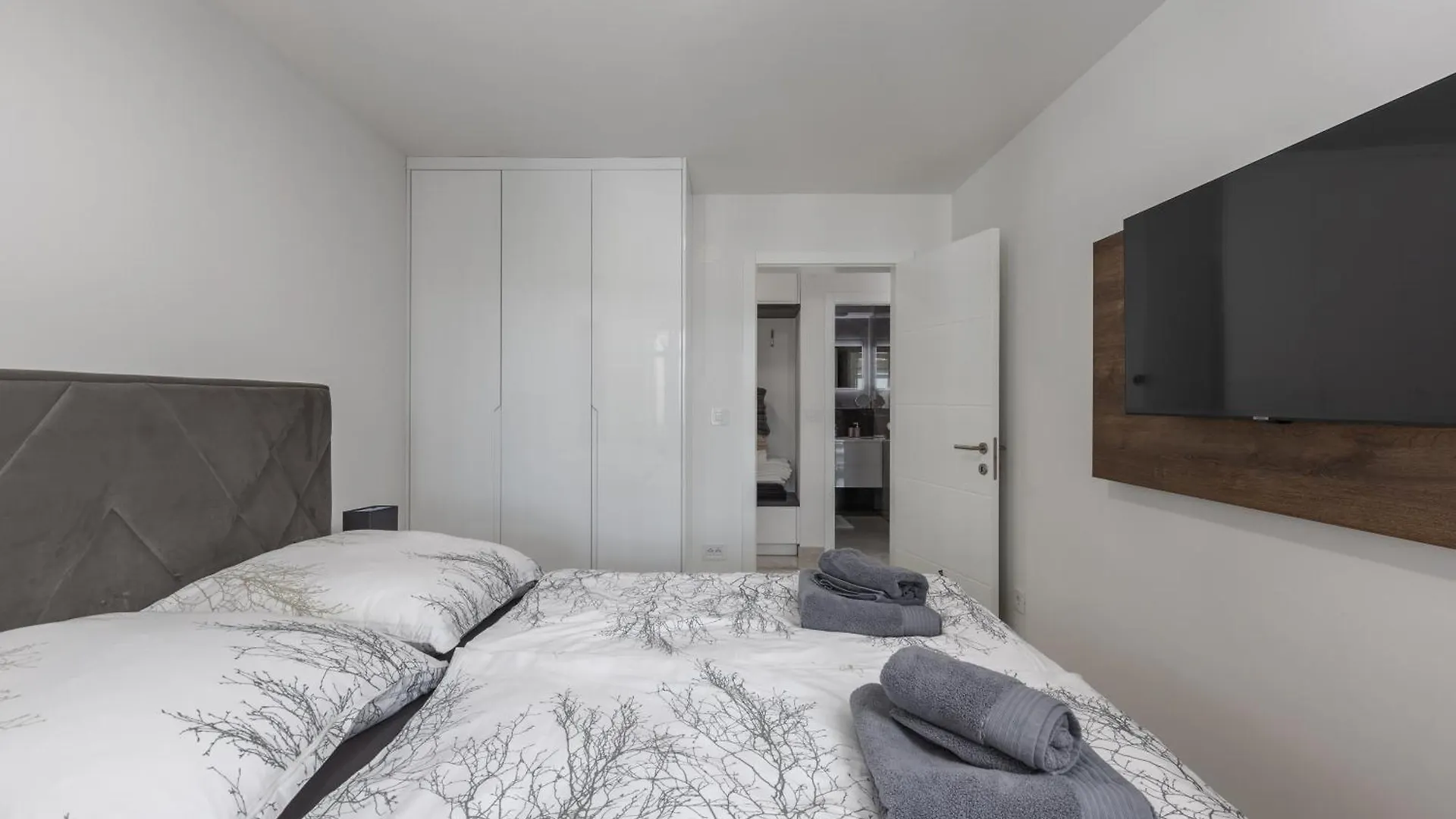 Spacious Pool Apartment Crikvenica - Happy Rentals