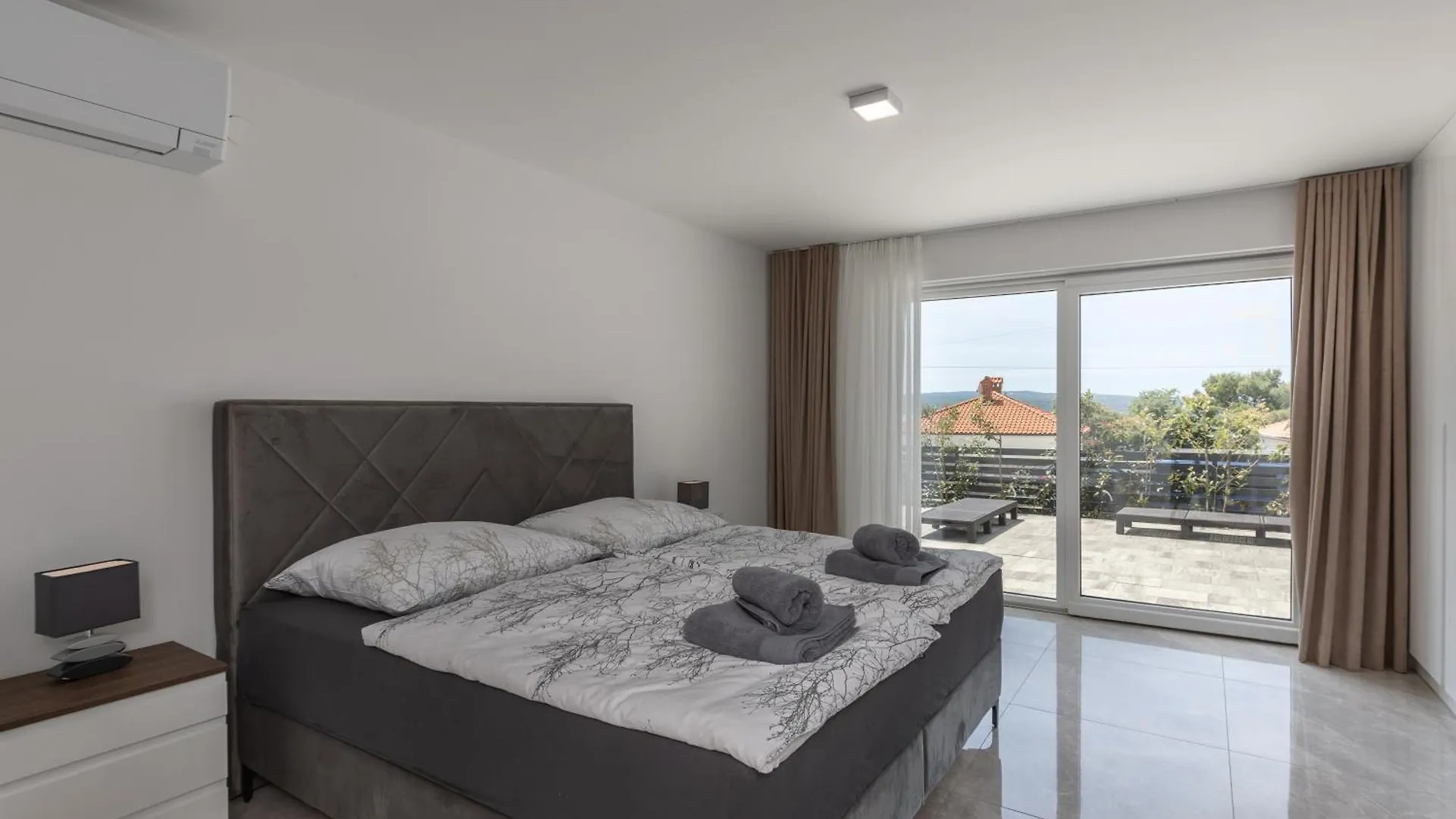 Spacious Pool Apartment Crikvenica - Happy Rentals Croatia