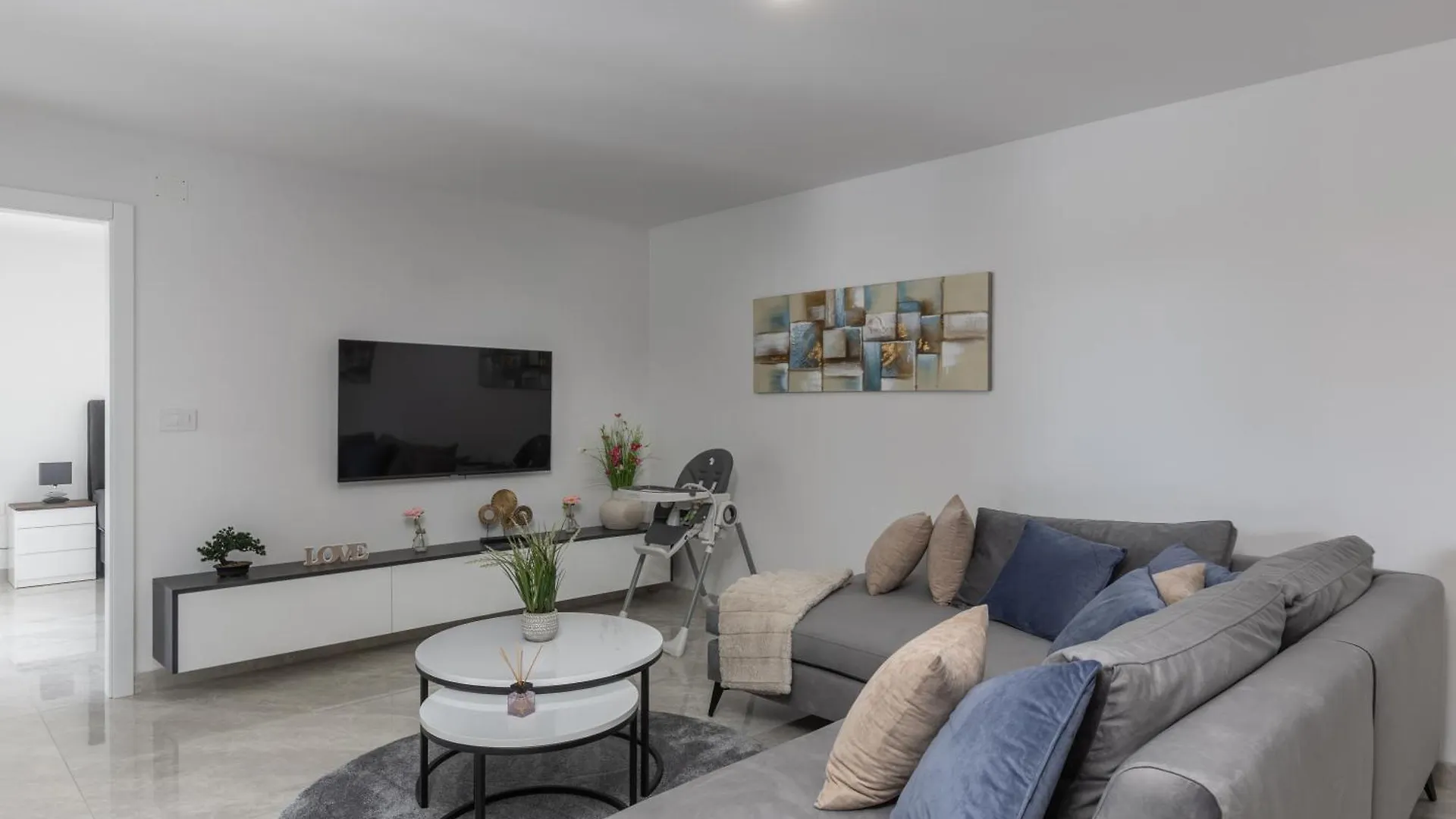 Spacious Pool Apartment Crikvenica - Happy Rentals